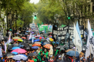 Krankenhaus-Arbeiter*innen auf Demo in Buenos Aires 2016