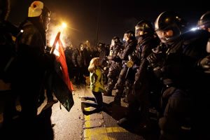 Gewalt gegen Protestierende und Oppositionspolitiker bei Protesten in Ungarn im Dezember 2018