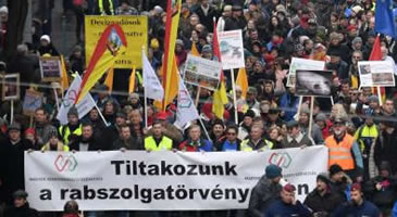 Proteste in Ungarn: Bis zu 400 Überstunden pro Jahr?