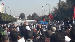 Lehrerdemonstration in Marokko am 18.2.2019 - der Polizeiüberfalll und das "vornehme" Schweigen der Gewerkschaften stehen in der Debatte...