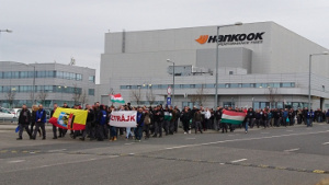 Der Streik bei Ungarns grösstem Reifenhersteller geht auch über eine Woche nach dem streikbeginn am 12.3.2019 weiter