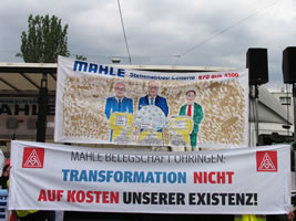 Protestaktion bei MAHLE am 12.7.19: "Zukunft statt Abzocke 2.0"