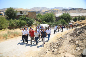 Der "Spaziergang" gegen den Staudamm - kurz bevor er von der türkischen Polizei überfallen wurde