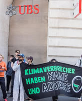 Aktion von Collective Climate Justice in der Schweiz: ‘Fossil Banks, too big to stay’