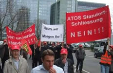 Demo gegen die geplante Betriebsschließung von Atos in Frankfurt