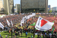 Demonstration der Streikenden in Seoul