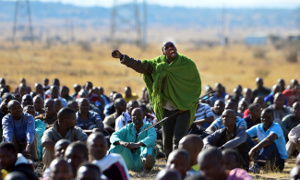 Der Mann im grünen Umhang Südafrika August 2012