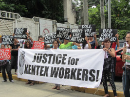Angehörige der toten Kentexarbeiter am 20. Juli 2015 vor dem Ombudsmann für Arbeitsfragen - sie fordern Handlungen