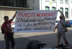 Erwerbslosenprotest vor dem einstigen Wiener Alternativbetrieb Sargfabrik Juli 2015