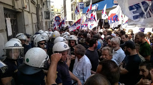 Die erste - kleinere - Konfrontation mit der Polizei am 15. Juli 2015 in Athen - bevor die Prügelattacken begannen