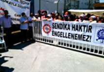 Die streikenden Arbeiterinnen von Serapool in Istanbul im Juli 2015