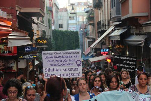 Fraeundemonstration gegen den Krieg am 13. August 2015 in Istanbul