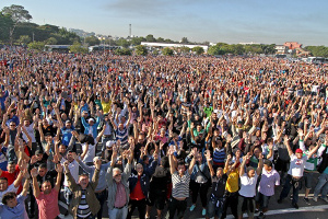 Die Schlussabstimmung der Mercedes Belegschaft Sao bernardo nachdem die Unternehemnsleitung die 1500 Entlassungen zurückgenommen hatte am 31. August 2015