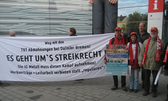 Delegation des Sindelfinger Vereins "Freunde der internationalen Automobilarbeiterkonferenz Sindelfingen" solidarisiert sich praktisch mit den 761 Abgemahnten bei Daimler Bremen beim Gewerkschaftstag der IG Metall