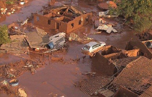 Dammbruch im Erzbegrwerk Mariana in Brasilien am 5.11.2015