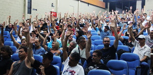 Rio-Ölarbeiter stimmen für Streikende 20.11.2015
