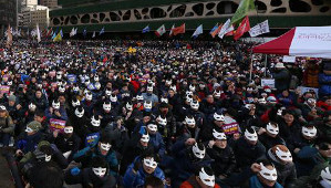 Masken gegen Vermummungsverbot: Demo am 5. Dezember 2015 in Seoul