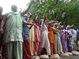 Indische KanalreinigerInnen protestieren im Dezember 2015