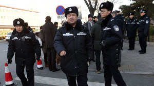 Polizeieinsatz in Guangzhou (China) im Dezember 2015: Das Ziel sind Arbeiterorganisationen