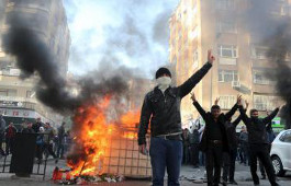 Protest gegen Ausgangssperre in Diyarbakır (Dezember 2015, Sendika.Org))