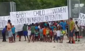 März 2016 - tägliche Proteste in australischen Lager für gefangene Flüchtlinge - auf Nauru