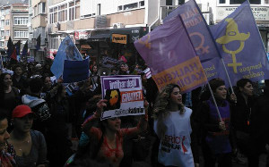 Zum Frauentag in Istanbul: Demo trotz Verbot (6. März 2016, sendika.org)