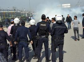 Polizei gegen türkische Renaulltarbeiter am 1.3.2016