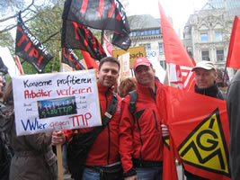 VW- und Daimler-Kollegen bei der Demo "TTIP & CETA stoppen" in Hannover am 23.4.2016