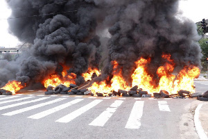 MST Strassenblockade bei Rio de Janeiro 25.4.2016