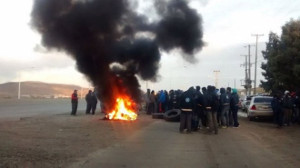 Ölarbeiter blockieren Autobahnen im Süden Argentiniens am 7.5.2016