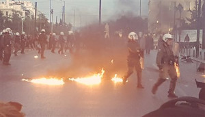 Vor dem Parlament in Athen am 8. Mai 2016 - einer der vielen Polizeiensätze am Streikwochenende in Griechenland