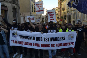 Die - siegreichen - streikenden Docker von Lissabon am 1. Mai 2016 in der Stadt