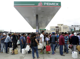 Tankstellenbesetzungen quer durch Mexiko: Eine der Protestformen der Lehrergewerkschaft CNTE im Mai 2016