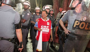 Festnahme des GM Gewerkschafters Mancha beim Protest gegen den olympischen Fackellauf am 26.7.2016