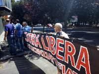 Entlassene süditalienische Fiat Arbeiter protestieren vor dem Sender RAI in Rom August 2016