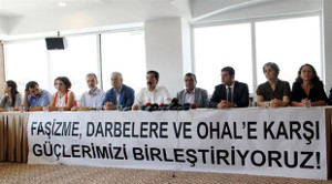 “Gegen Faschismus, Putsch und Ausnahmezustand vereinen wir unsere Kräfte” - Pressekonferenz progressiver Gewerkschaften, Parteien und Verbände am 11. August 2016 in Ankara