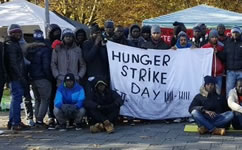 85 hungerstreikende Geflüchtete am Sendlinger Tor Platz in München für Bleiberecht