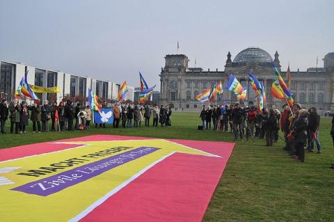 Banneraktion vor Berliner Reichstag