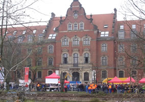 Bilder von der Kundgebung der Bombadier-Kollegen am 30.03.17 vor der Konzernzentrale in Berlin von Georg Daniels - wir danken!