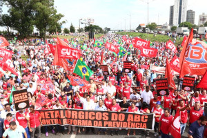 Metaller demonstrieren in Sao Paulo gegen Temers Rentenreform am 9.12.2016