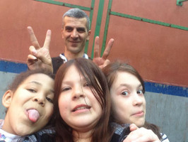 Schülerinnen einer inzwischen von Moskauer Behörden geschlossenen privat organisierten Schule für Flüchtlingskinder