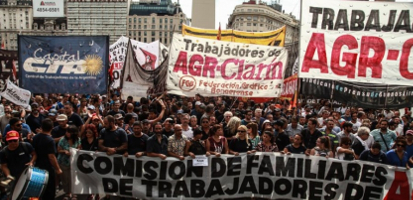 Demonstration vor der besetzten Clarin Druckerei in Buenos Aires am 24.1.2017