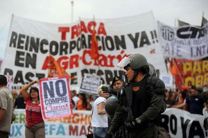 Im Kampf gegen Clarin: Strassenblockade in Buenos Aires am 9.2.2017