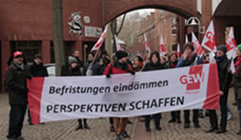 Warnstreik an der Uni Kassel am 8.2. im Rahmen der Tarifverhandlungen im öffentlichen Dienst: Aktion auf dem Campus für die Entfristung von Stellen für wissenschaftliche MitarbeiterInnen