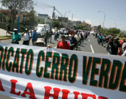 Die Belegschaft der peruanischen Kupfermine Cerro Verde bei einer Streikdemonstration am 14.3.2017