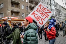 Kiez statt Kies: Kiezdemo gegen Verdrängung [Berlin, 25.2., Umbruch Bildarchiv]