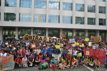 Der verbotene Streik an der Uni Sao Paulo am 15.3.2017, an dem sich rund 20.000 Lehrende, studierende und Angestellte beteiligten