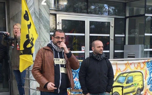 Gael (rechts) vor dem Prozess am 28.3.2017