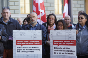 Unia in Aktion gegen die Attacke des schweizerischen Gewerbeverbandes auf die Arbeitsbedingungen im November 2017