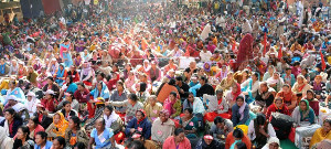 Das gewerkschaftliche Sit In in Delhi am zweiten Tag 10.11.2017 waren es über 100.000